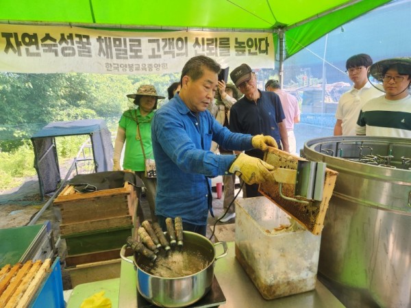 20260602_양봉전공_04_채밀실습_비보이농장.jpg